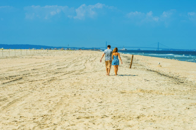 Gunnison Beach, Mỹ: Đây là bãi biển duy nhất ở New Jersey cho phép du khách tắm khỏa&nbsp; thân, nhưng việc sử dụng đồ uống có cồn vẫn bị cấm.