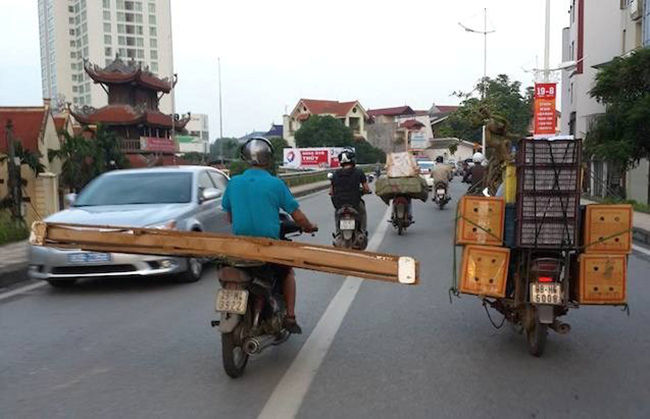 Đường nhà anh xây nên anh có cần quan tâm gì đâu.