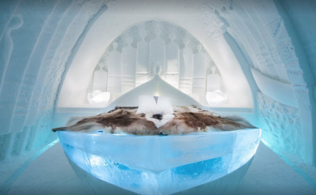 Icehotel, Thụy Điển: Hằng năm, khách sạn băng ở Jukkasjärvi được xây dựng mới với phòng ngủ, trung tâm giải trí và các tiện nghi được làm hoàn toàn từ băng. Tới đây vào thời gian từ tháng 10 đến tháng 3, du khách cơ cơ hội chiêm ngưỡng hiện tượng bắc cực quang huyền ảo.