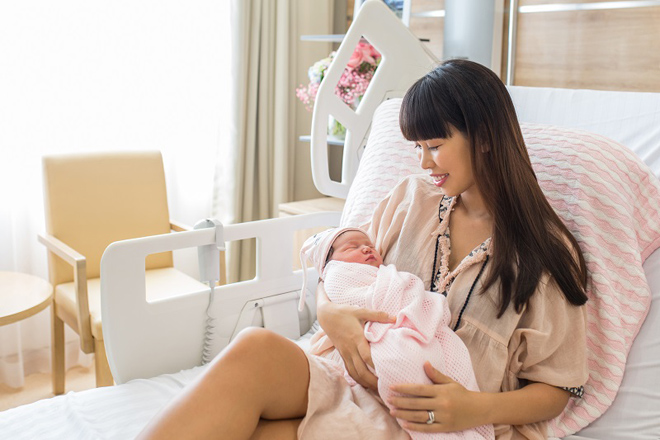 Siêu mẫu Hà Anh xuất hiện rạng rỡ sau khi sinh con - 1
