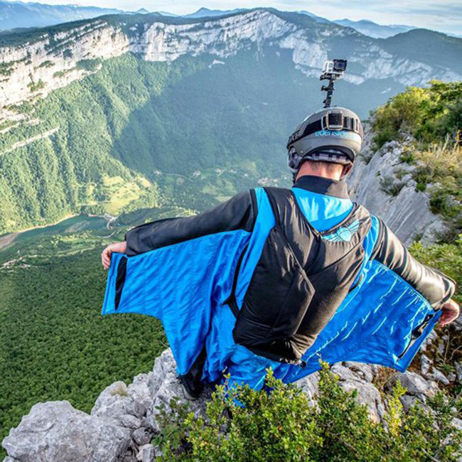 Nhảy Canyon ở Pháp: Nếu bạn đang tìm kiếm một cơn sốt adrenaline cho bản thân, bay vút qua không khí phía trên Bourne Gorges tại Vercors Regional Natural Park ở Pháp là câu trả lời hoàn hảo.