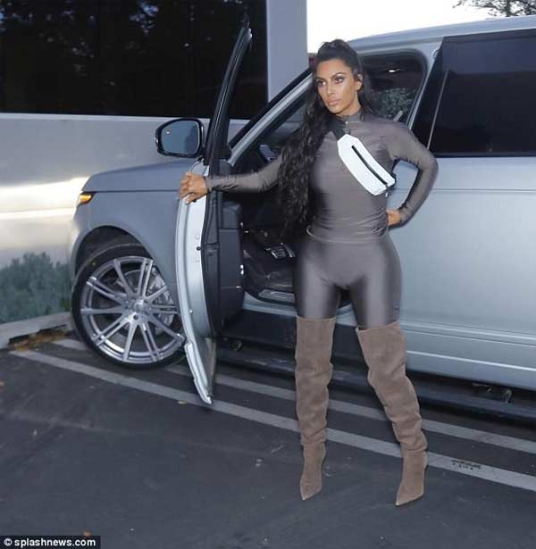 Kim Kardashian lăng xê mốt quần đạp xe kỳ lạ - 4