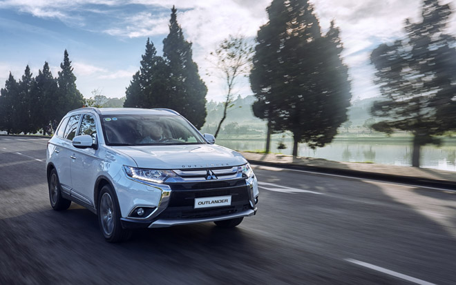 SUV 7 chỗ Mitsubishi Outlander áp dụng giá bán mới từ 808 triệu đồng - 1