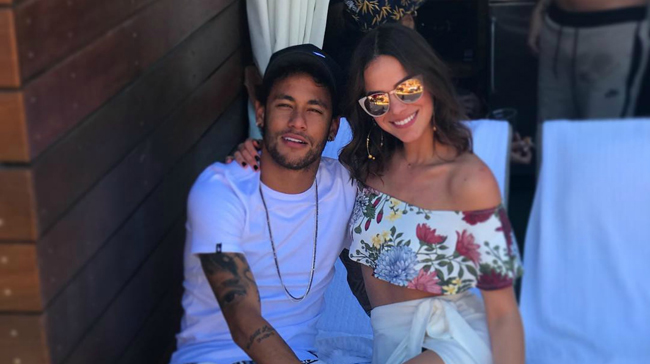 Chuyện tình giữa Bruna Marquezine và Neymar trải qua 4 lần chia tay và được ví như cặp đôi Justin - Selena.