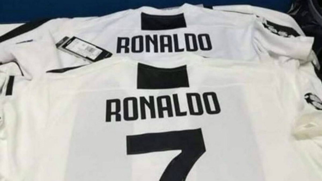 Bí ẩn &#34;bom tấn&#34; Juventus mua Ronaldo: Ông trùm mặt dày, chi tiền như nước - 3