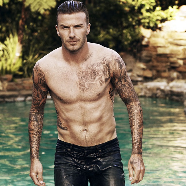 1. Beckham sở hữu hình thể vạm vỡ, nổi cơ bắp rõ rệt. Đó là thành quả của việc tập luyện bóng đá, chơi thể thao và tập gym.&nbsp;