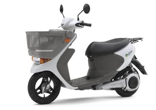 Suzuki sẽ ra mắt xe ga điện vào năm 2020 - 1