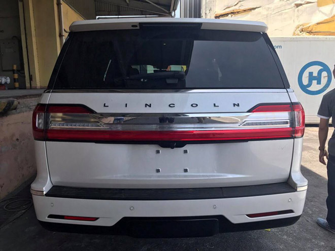 Lincoln Navigator &#34;L&#34; về Việt Nam giá hơn 9 tỷ đồng - 7