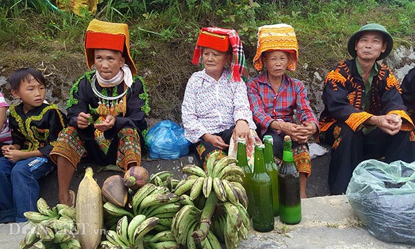 Chợ Mẫu Sơn: &#34;Phát sốt&#34; với trái rừng lạ, rùa nhốt lồng tre, rết độc - 10