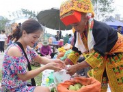 Thị trường - Tiêu dùng - Chợ Mẫu Sơn: &quot;Phát sốt&quot; với trái rừng lạ, rùa nhốt lồng tre, rết độc