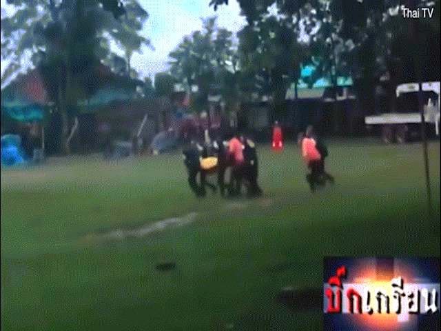 Video: Trực thăng đưa thành viên đội bóng Thái Lan đến bệnh viện
