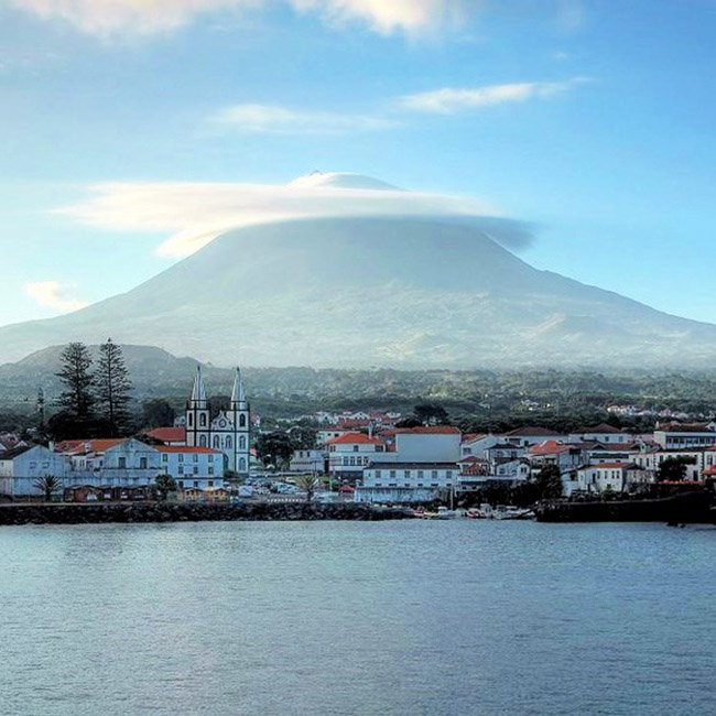 Pico, Bồ Đào Nha: Một trong những hòn đảo ở Azores, Pico là nơi có Ponta de Pico, một ngọn núi lửa là điểm cao nhất ở Bồ Đào Nha.