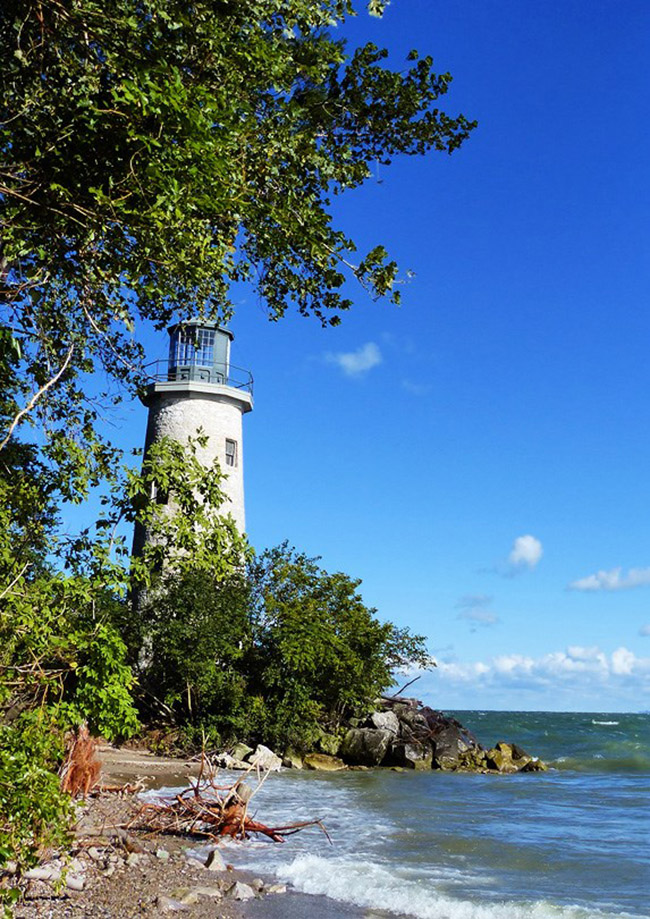 Đảo Pelee, Ontario: Nằm ở Hồ Erie, Pelee Island là điểm cực nam của Canada và nằm trên các tuyến di cư của một số loài chim và bướm lớn.