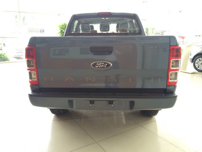 So sánh Ford Ranger 2.2 XLS và Chevrolet Colorado 2.5 VGT : Phiên bản một cầu số tự động giá rẻ - 12