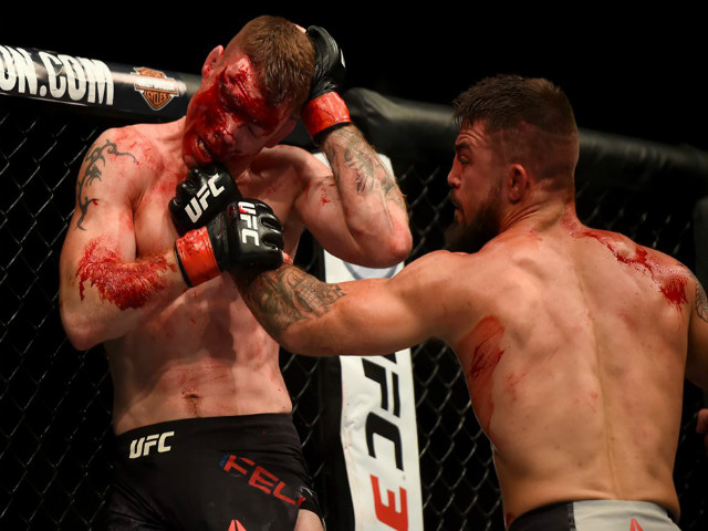 Kinh hoàng MMA: Lĩnh cú đấm trời giáng, võ sĩ đổ máu, kết cục bi thương