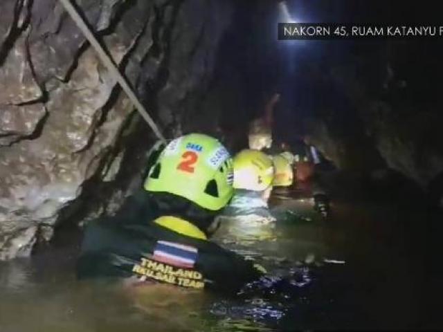 Rủi ro rình rập thợ lặn trong ngày thứ 3 giải cứu đội bóng Thái Lan