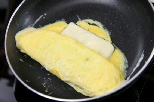 Cách làm trứng cuộn rong biển và phô mai thơm ngon hấp dẫn - 6