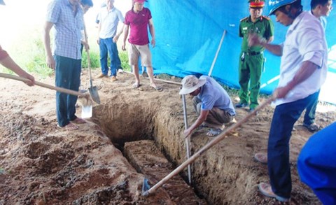 Vụ khai quật mộ nữ kế toán chết 5 năm trước: Hàng trăm cuộc điện thoại lạ đến dồn dập - 5