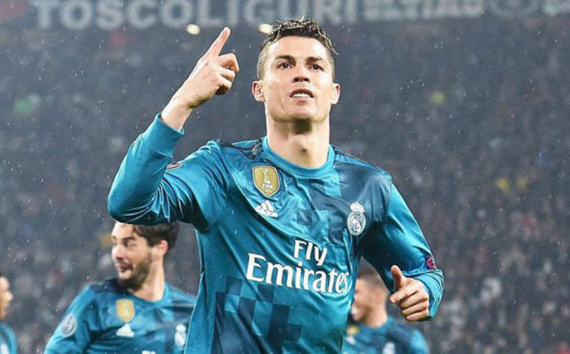 Người đẹp &#34;trù ếm&#34; Ronaldo vì được hưởng lương khủng 800 tỷ/năm - 1