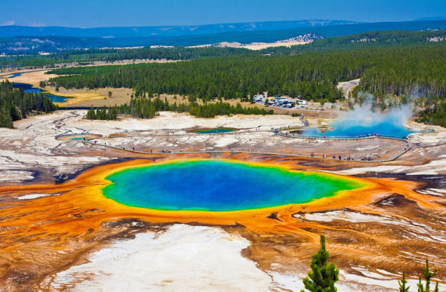 Vườn quốc gia Yellowstone, Mỹ: Từ hồ bùn cho tới suối nước nóng và mạch nước phun Old Faithful, vườn quốc gia Yellowstone là một trong những điểm du lịch hấp dẫn nhất ở Mỹ.