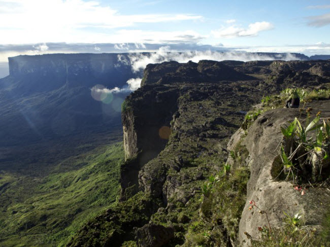 Cao nguyên Gran Sabana, Venezuela: Cao nguyên nằm sát biên giới Guyana và Brazil có độ cao cách mặt nước biển hơn 975m. Nơi đây nổi tiếng với phong cảnh hùng vĩ và thác nước tuyệt đẹp.