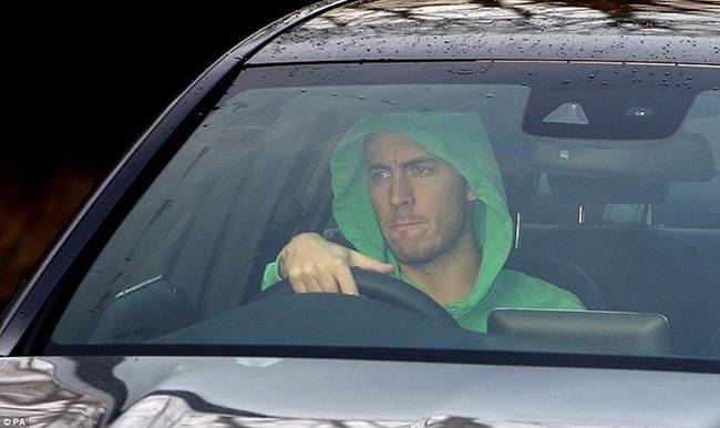 Hình ảnh trên chụp Hazard trong một lần lái xe hơi đắt tiền. Cầu thủ Neymar của Brazil cũng sở hữu một chiếc Audi R8. Mức giá bán tại Anh: 110.000 bảng (hơn 3,3 tỷ đồng).