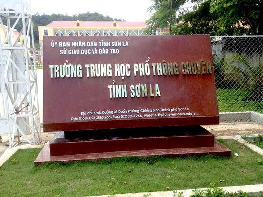 Nữ sinh Sơn La thi thử được 1,2 điểm, thi thật được 9,8 điểm - 1