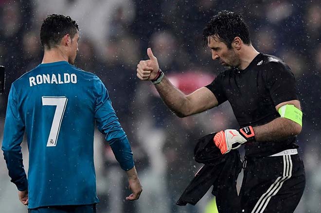 “Siêu bom tấn” Ronaldo: Giở thói siêu sao, đòi thay Buffon làm đội trưởng - 1