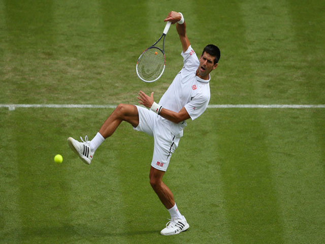 Clip hot Wimbledon: Djokovic vung ”búa tạ”, Nadal xây xẩm