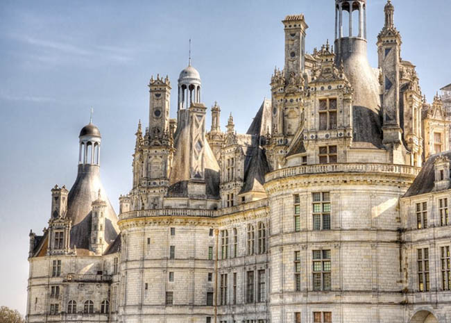 4.Château de Chambord

Château de Chambord là một cung điện nằm sâu trong rừng, tại đây còn lưu trữ rất nhiều hiện vật quý hiếm có từ thế kỷ 17,18.