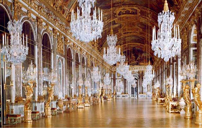 17.Cung điện của Versailles

Cung điện này là biểu tượng đỉnh cao của sự sang trọng, nó có từ thế kỷ 18 và thường được các nhà thiết kế chọn làm nơi trình diễn thời trang.