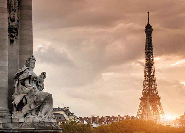 20.Paris

Đến Pháp chắc chắn không thể bỏ qua kinh đô ánh sang Paris được. Có quá nhiều nơi để ghé thăm thành phố này, mọi thứ đều hoàn hảo để du khách có thể tận hưởng được những giây phút dạo chơi thoải mái nhất.
