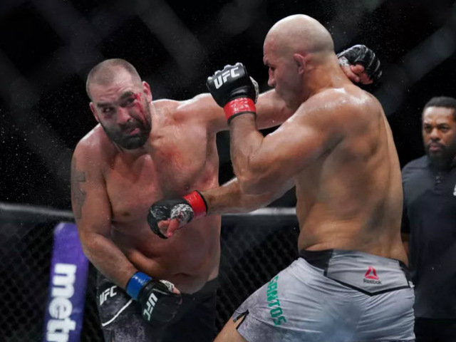 Tin nóng võ thuật 15/7: Đại chiến hạng nặng UFC, Dos Santos áp đảo Ivanov - 1