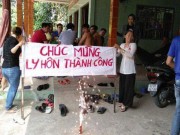 Bạn trẻ - Cuộc sống - Lạ đời hôn nhân đổ vỡ, cả làng treo băng rôn: &quot;Chúc mừng ly hôn thành công&quot;