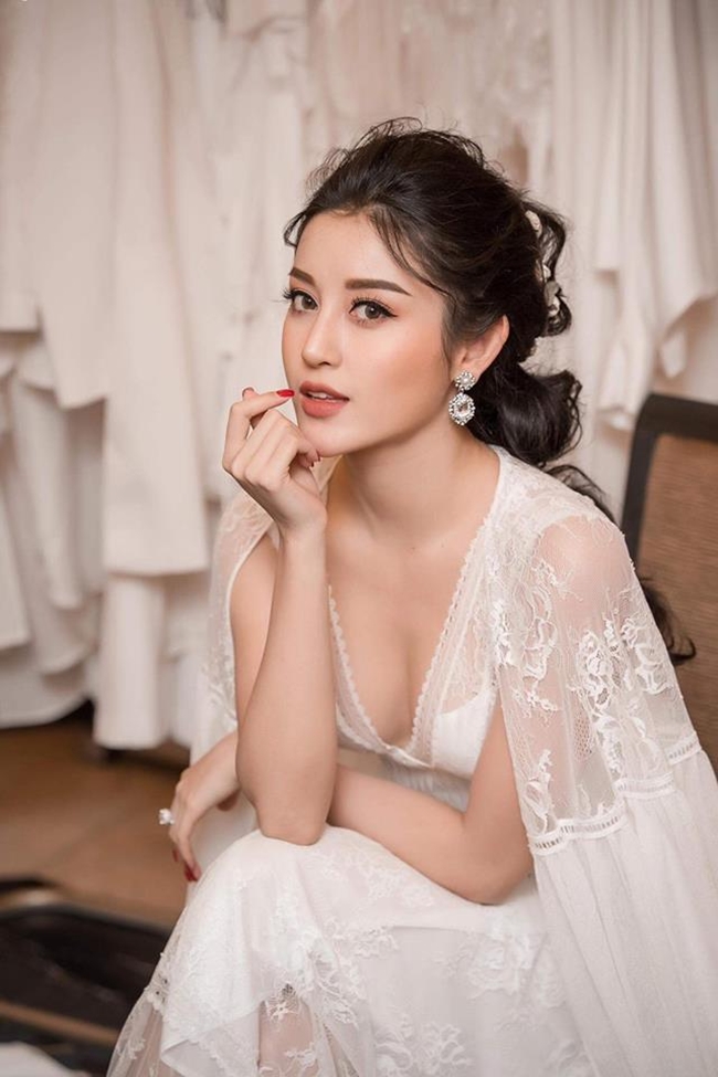 Trước đó, mỹ nữ 22 tuổi từng lọt top 10 Miss Grand International 2017 (Hoa hậu Hòa bình quốc tế) được tổ chức tại Việt Nam.