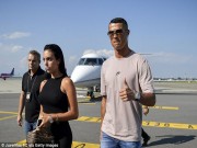 Bóng đá - Hôm nay Ronaldo ra mắt Juventus: Đáp chuyên cơ riêng, cực ngầu sánh vai bồ đẹp