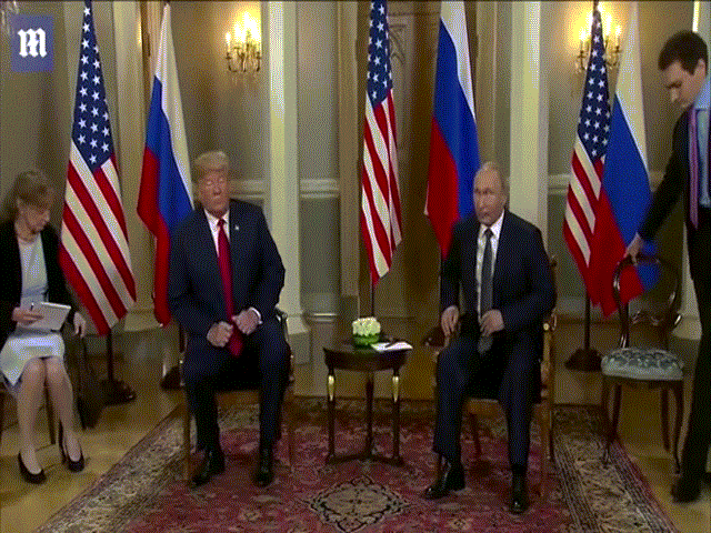 Trump gặp Putin: Những cử chỉ căng thẳng "như sắp lên võ đài"