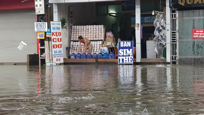 Mưa to nhiều ngày liên tục, người dân TP.Vinh không dám ra khỏi nhà - 3