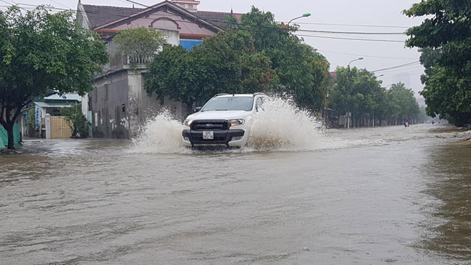 Mưa to nhiều ngày liên tục, người dân TP.Vinh không dám ra khỏi nhà - 8