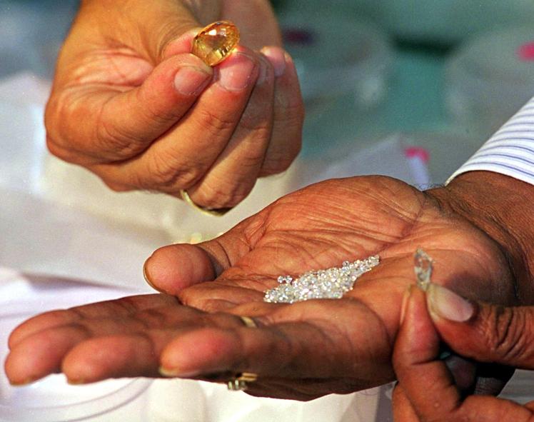Phát hiện 1 ngàn triệu triệu tấn kim cương, có thể phá hủy kinh tế thế giới? - 1
