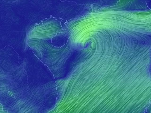 Sáng 18/7, bão Sơn Tinh giật cấp 10 di chuyển thần tốc vào vịnh Bắc Bộ