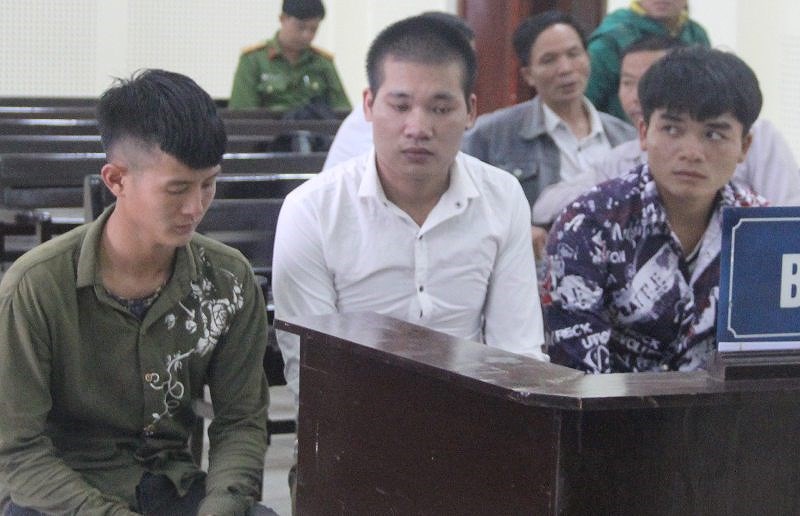 Thanh niên giữ người yêu 17 tuổi cho 2 bạn giở trò đồi bại - 1