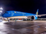 Tin tức trong ngày - Tàu bay Vietnam Airlines gặp sự cố khi hạ cánh tại sân bay Vinh