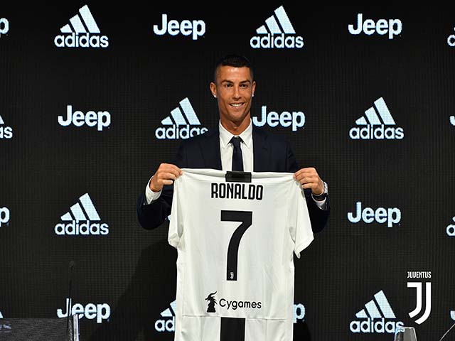 ”Ông trùm” Ronaldo ra mắt: ”Vua” lương bổng, sóng ngầm đe dọa Juventus
