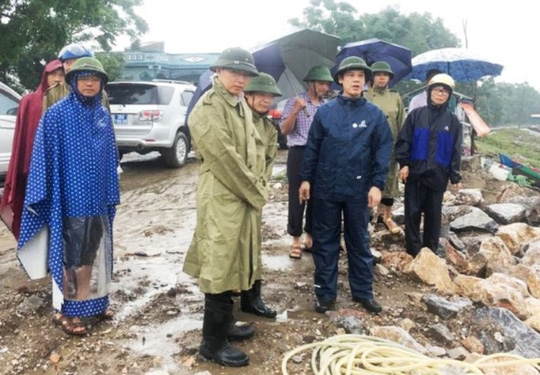 “Phớt” chỉ đạo của chủ tịch tỉnh, huyện vẫn tổ chức họp khi bão số 3 gần bờ - 1