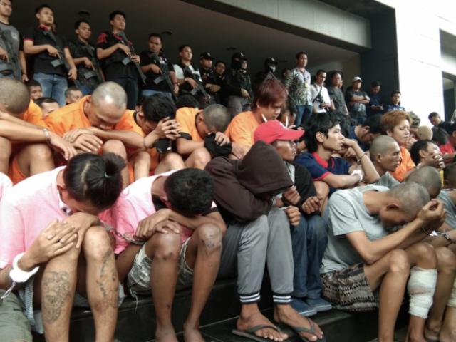 Sốc: Dọn đường cho ASIAD, cảnh sát Indonesia ”mạnh tay” bắn chết 11 người