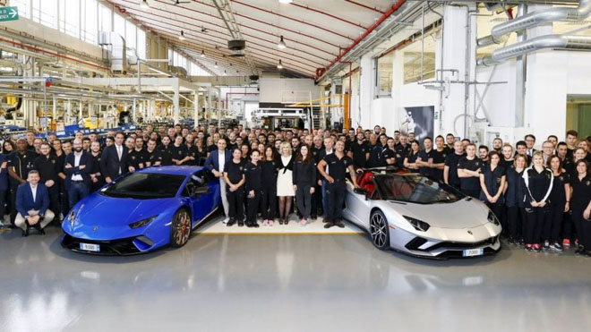 Lamborghini cán mốc 8000 chiếc Aventador và 11000 chiếc Huracan - 2