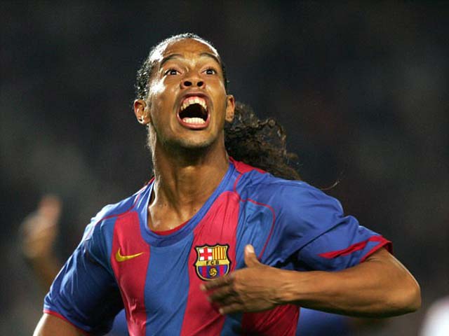 15 năm Ronaldinho về Barca: Đôi chân ma thuật khôi phục đế chế
