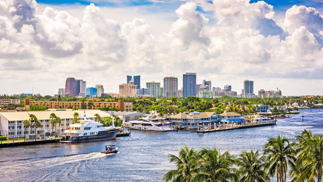 Southern Florida, Mỹ: Khu vực này thường đông đúc du khách vào những tháng mùa hè. Nhưng vào cuối mùa cao điểm, lượng du khách bắt đầu giảm kéo theo các chi phí du lịch cũng hạ xuống.