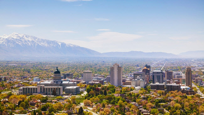 Salt Lake City, Mỹ: Thành phố ở bang Utah là thiên đường mùa đông, nhưng địa điểm này cũng rất hấp dẫn vào mùa hè. Du khách có thể tham quan các nhà thờ nổi tiếng, bảo tàng, đi bộ khám phá và tham gia các môn thể thao nước.